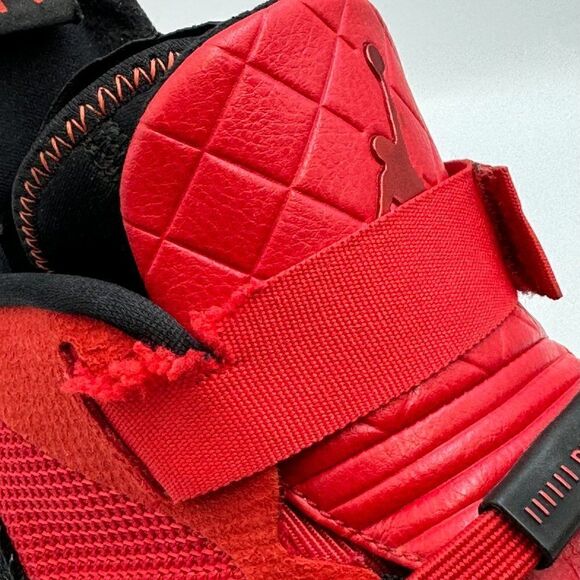 Air Jordan 33 'University Red' - Picture 8 of 14